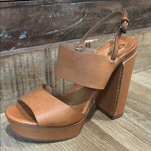 Chloe Tan Platform Sandals with Chunky Heel size 8